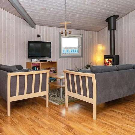 Tranquil Retreat With - By Traum *